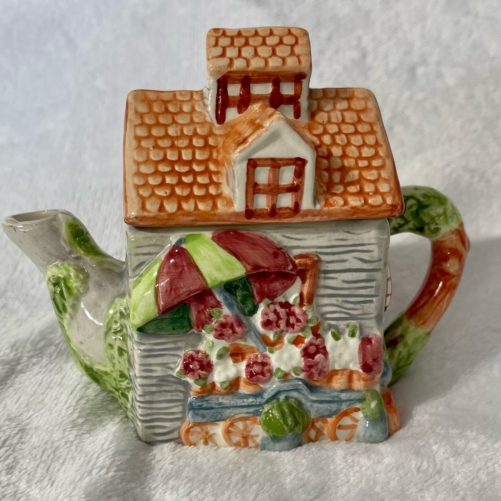 Vintage CKAO Giftcraft Garden Cottage Teapot 14120